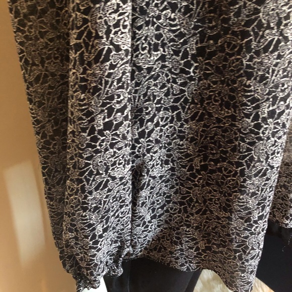 MAX STUDIO black/white printed blouse size medium - Picture 7 of 12